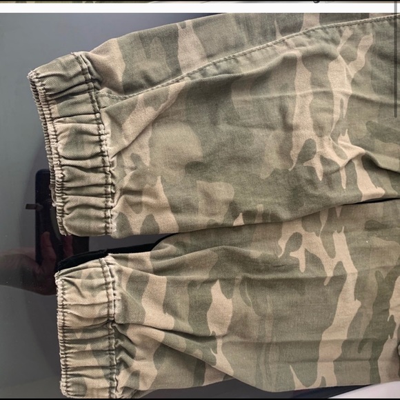 Hollister Camo Joggers - Picture 3 of 4